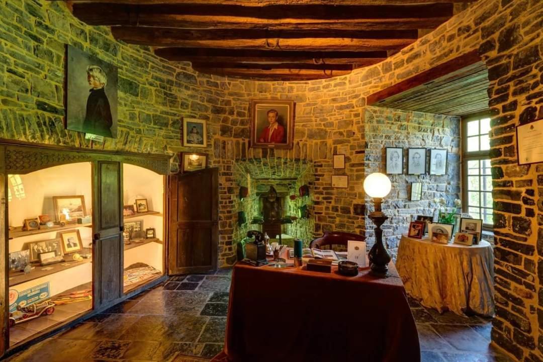Lesse En Ciel Vous Accueille Avec Plaisir . Villa Houyet Luaran gambar